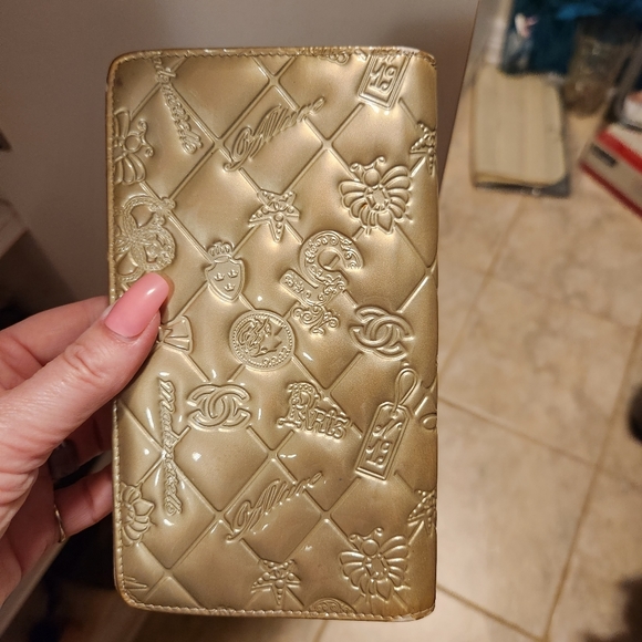Chanel Wallet/ Organizer - Picture 2 of 14